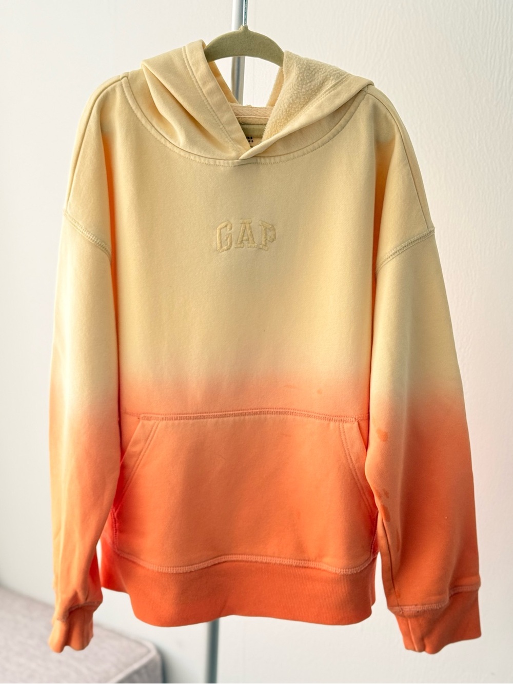 GAP - Kid’s Yellow to Orange Ombre Crewneck Hoodie - Size M (8)